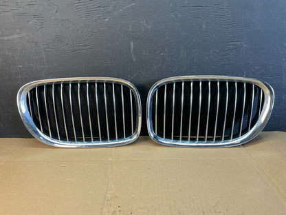 2008 to 2013 BMW E92 E93 325i 328i 335i Front Grille Left+Right AC54250