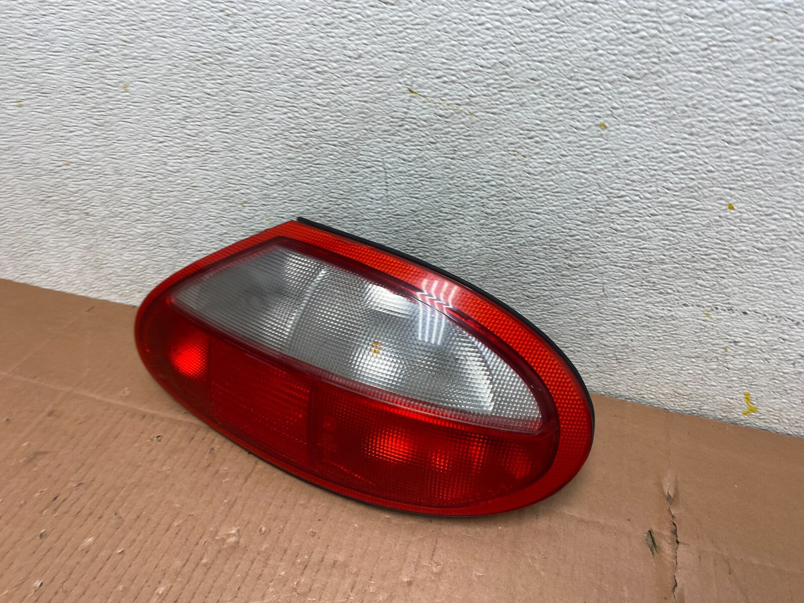 1996 to 2000 Jaguar XK8 XKR Right Passenger RH Side Tail Light L9788 DG1