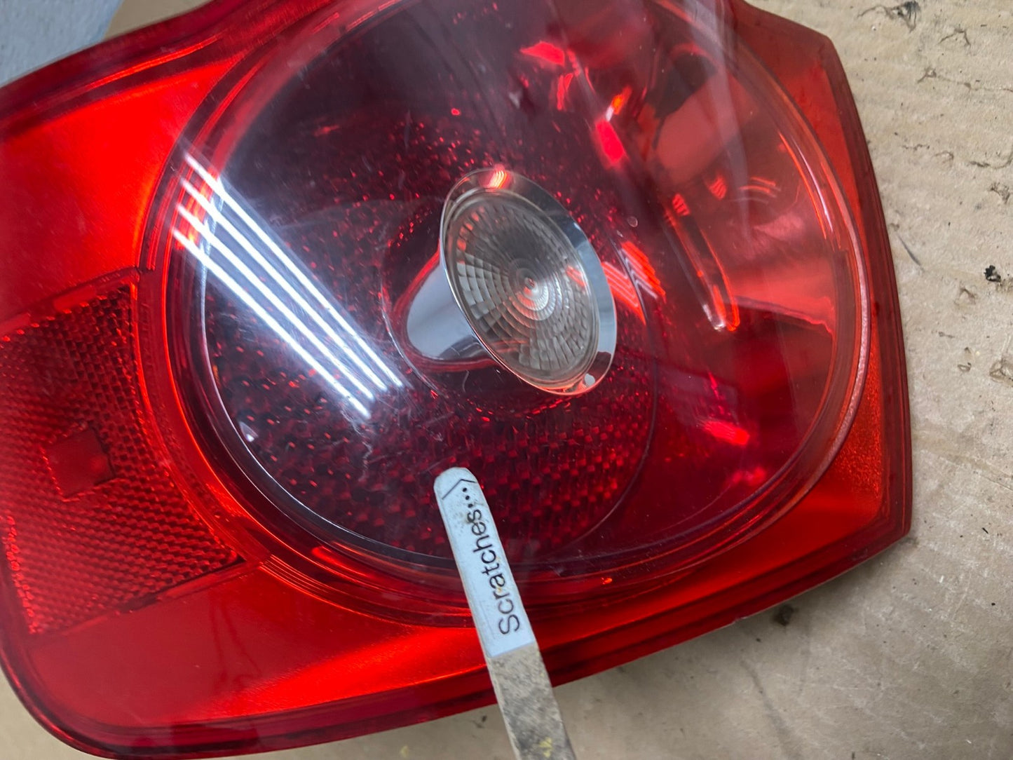 2005 2006 2007 Volkswagen Jetta Right Passenger Rh Side Tail Light AD2533 LK3