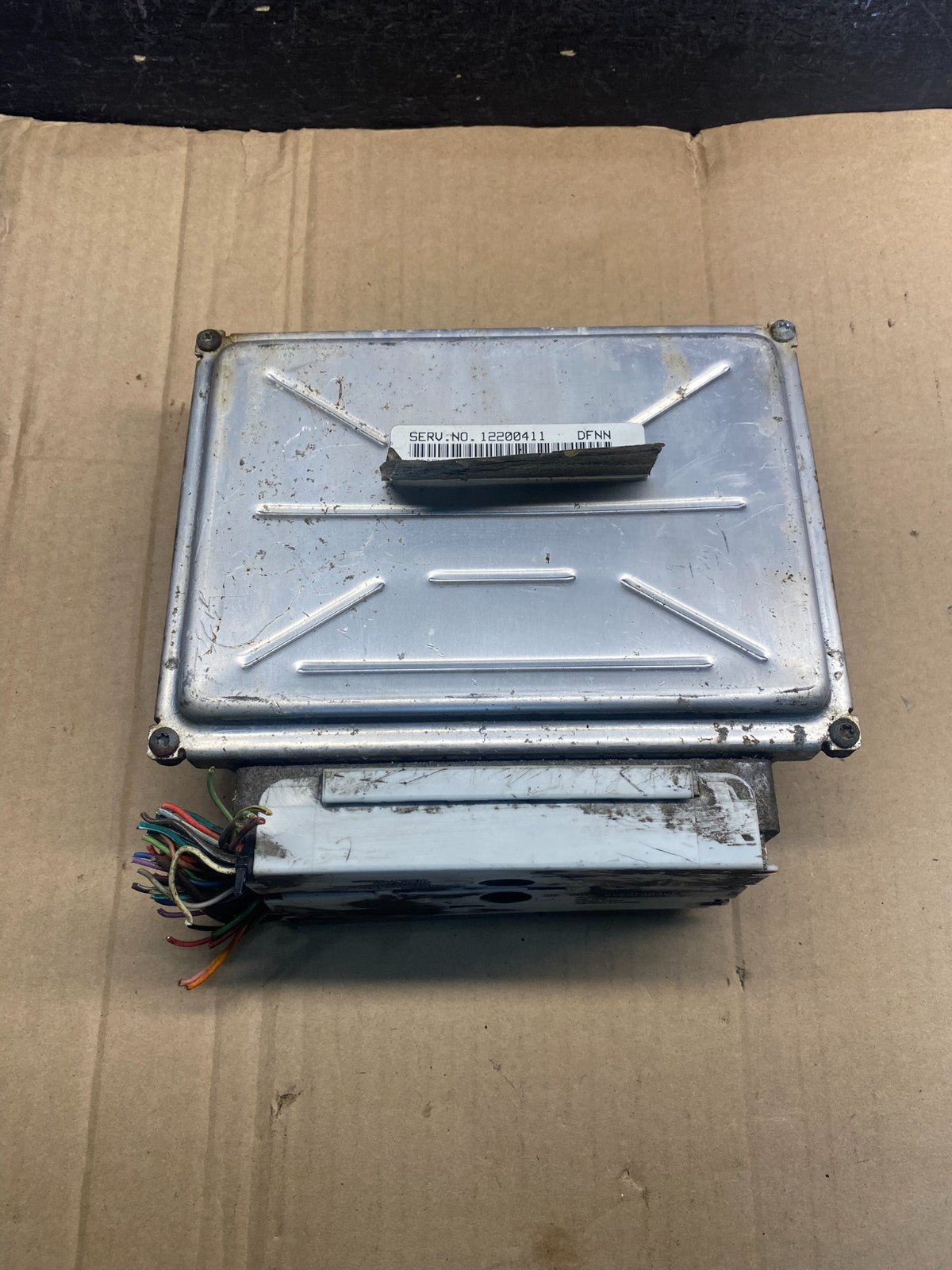 2001-2002 Silverado Tahoe Engine Computer Module 12200411 ECM ECU AE2187 DW0