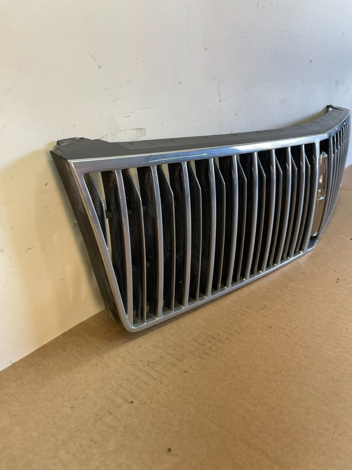 1990 to 1993 Lincoln Continental Front Upper Grill Grille AG2900 DG2