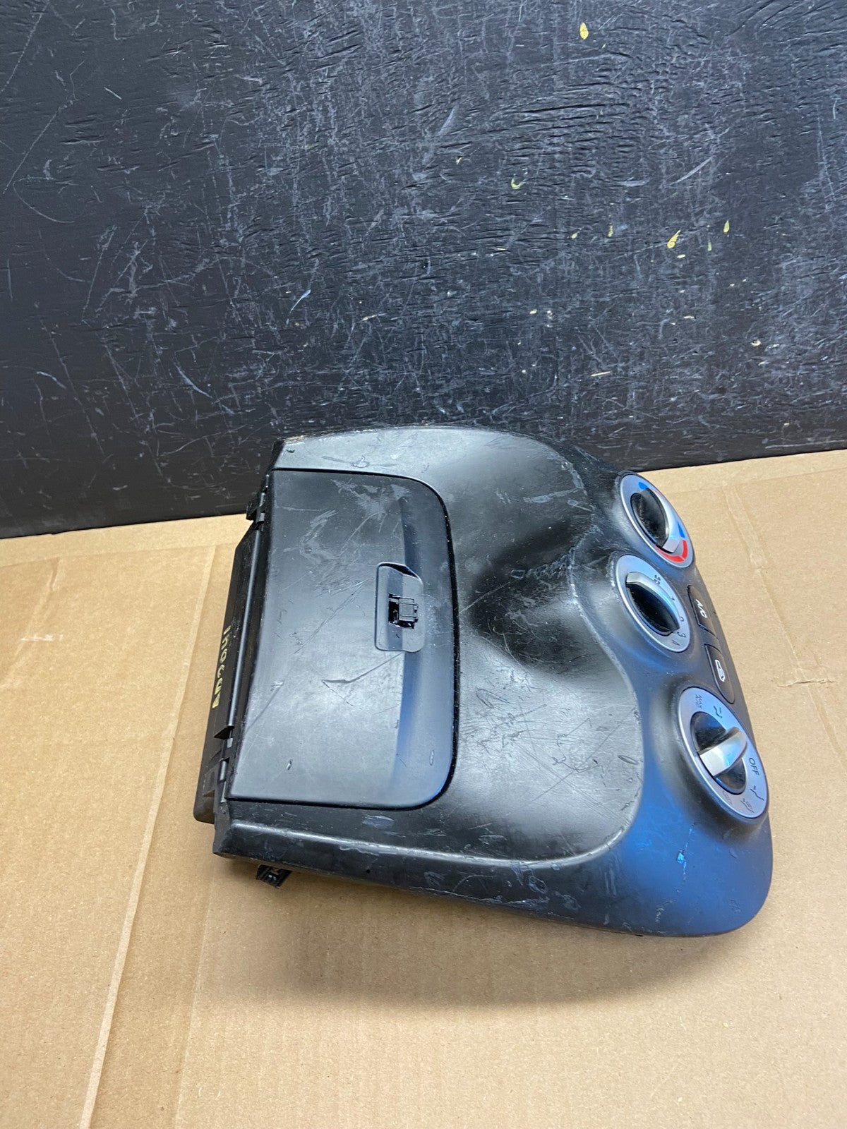 2006 to 2011 Hyundai Accent Center Heater A/C Climate Control Panel AD2041 DG2