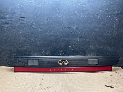1994 - 1996 Infiniti Q45 Center Trunk LID Tail Light OEM X8129 DG0