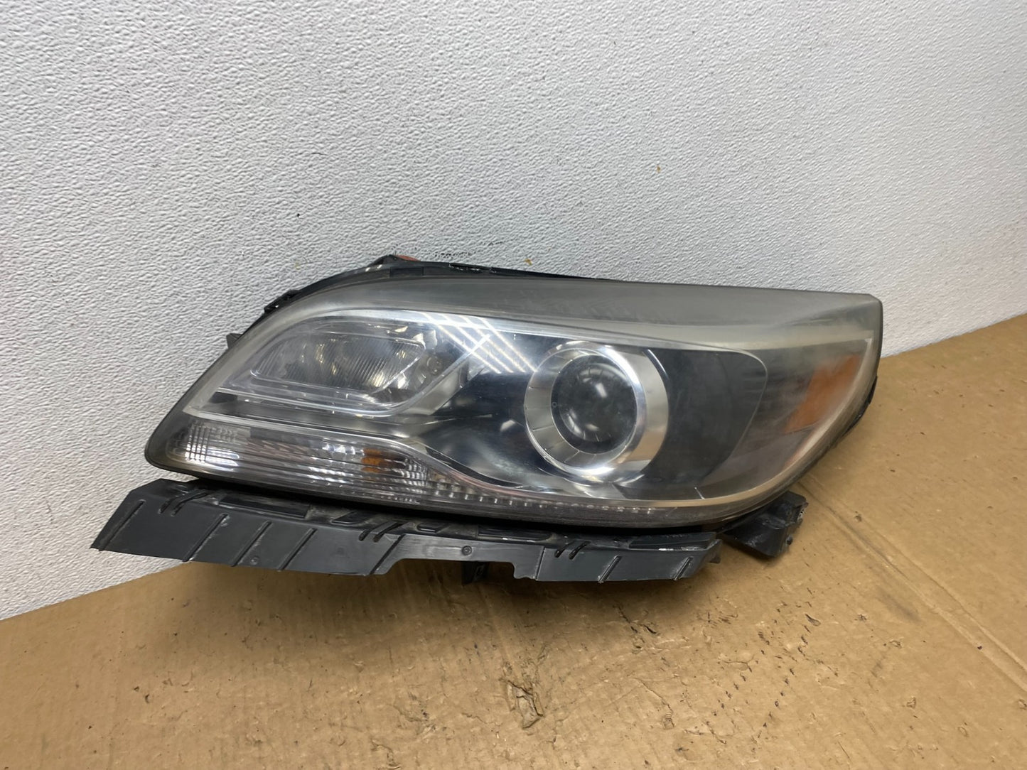 2013 to 2016 Chevrolet Malibu Left Driver Side Headlight Xenon HID AD2502 DG2