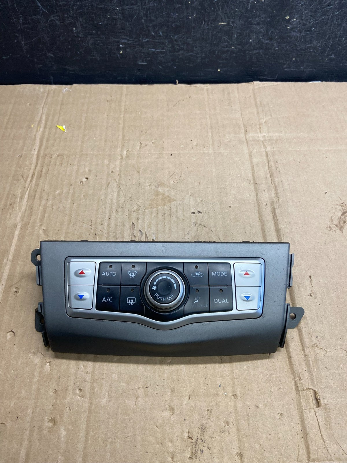 2009 - 2012 Nissan Murano Temperature Climate A/C AC Control Panel AD7230 DG0