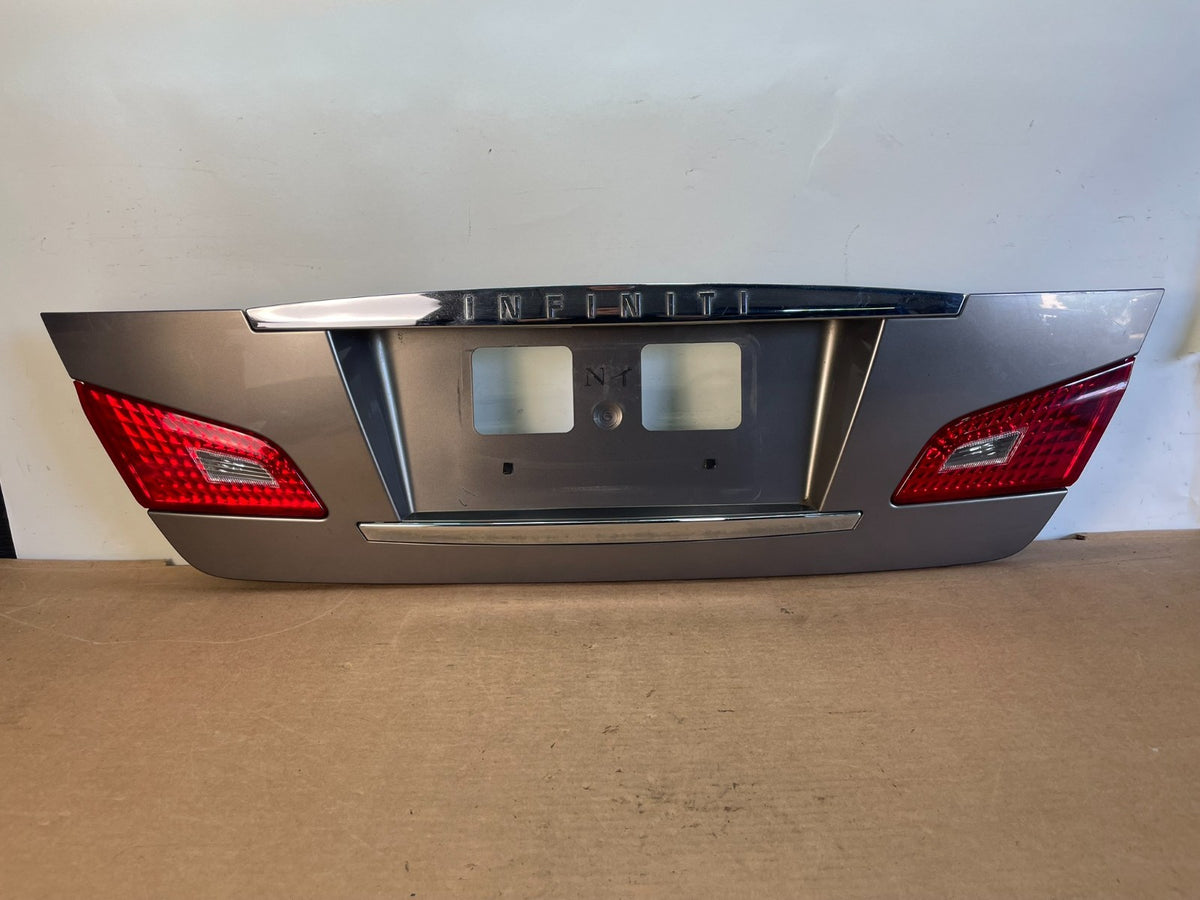 2008 2009 2010 Infiniti M35 M45 Rear Trunk Panel Trim Molding AG0934 DG0