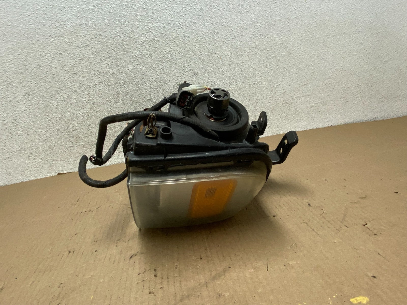 2007 to 2014 Ford Expedition Right Passenger RH side Headlight Halogen AG7960 DW8