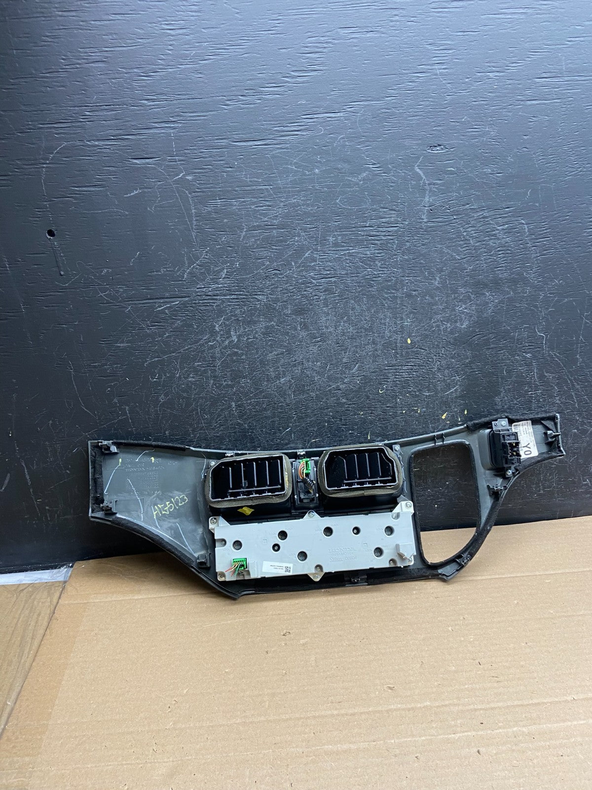 2005 to 2010 Honda Odyssey Radio Climate Control Dash Trim Bezel AG5123 DG3
