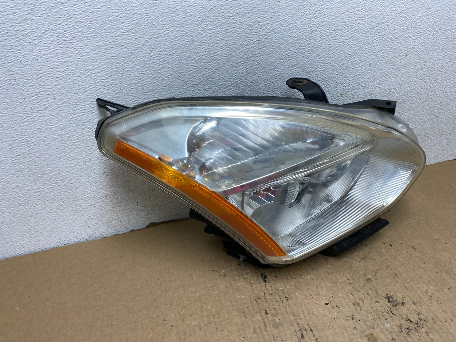 2009-2013 Nissan Rogue Right Passenger Halogen Headlight AG2457 DW2