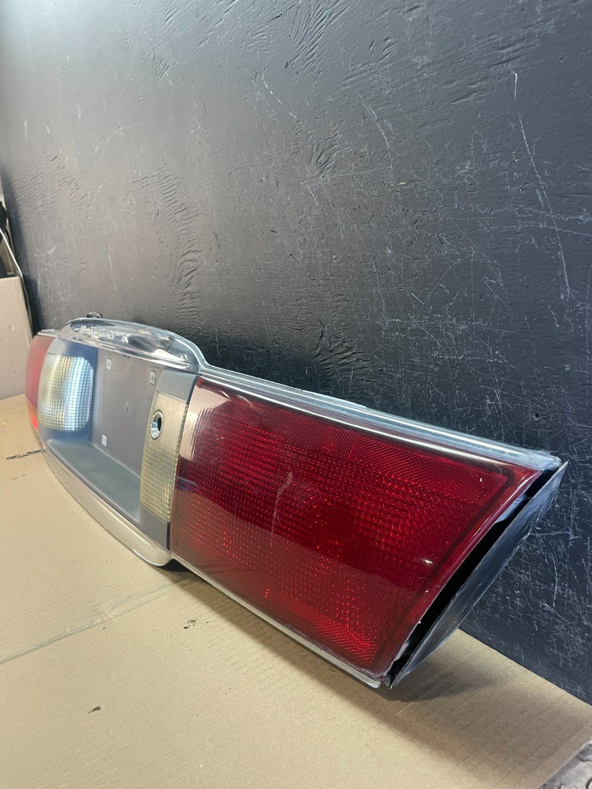 2000 to 2005 Buick Lesabre Trunk Rear Center Tail Light Panel AE3502 DG1