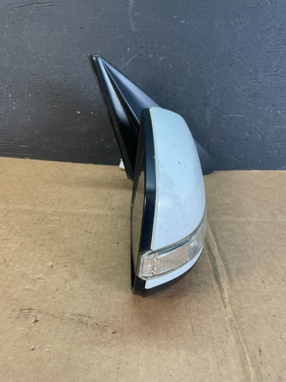 2011 to 2015 Kia Sorento Right Passenger Door Mirror Turn Signal AE0923 DW9
