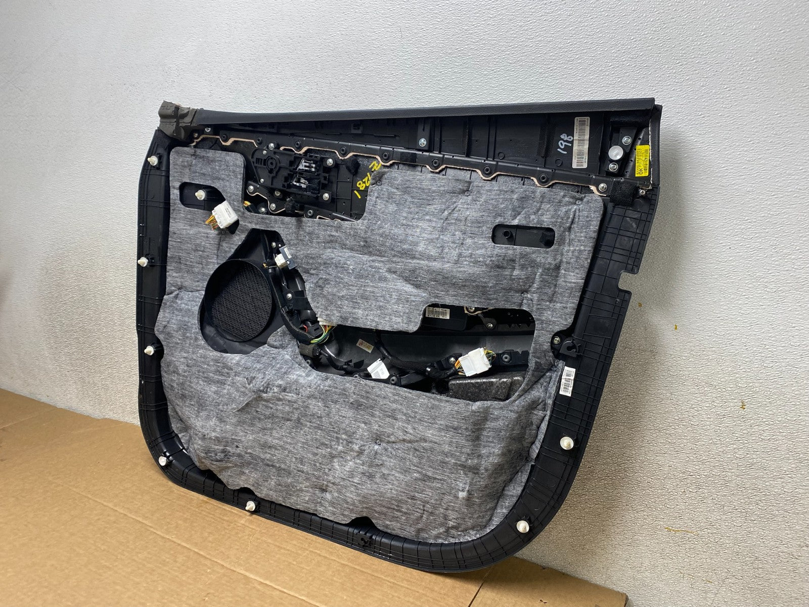 2017-2019 Hyundai Santa Fe Front Left Driver LH Interior Door Panel z1281 DG7