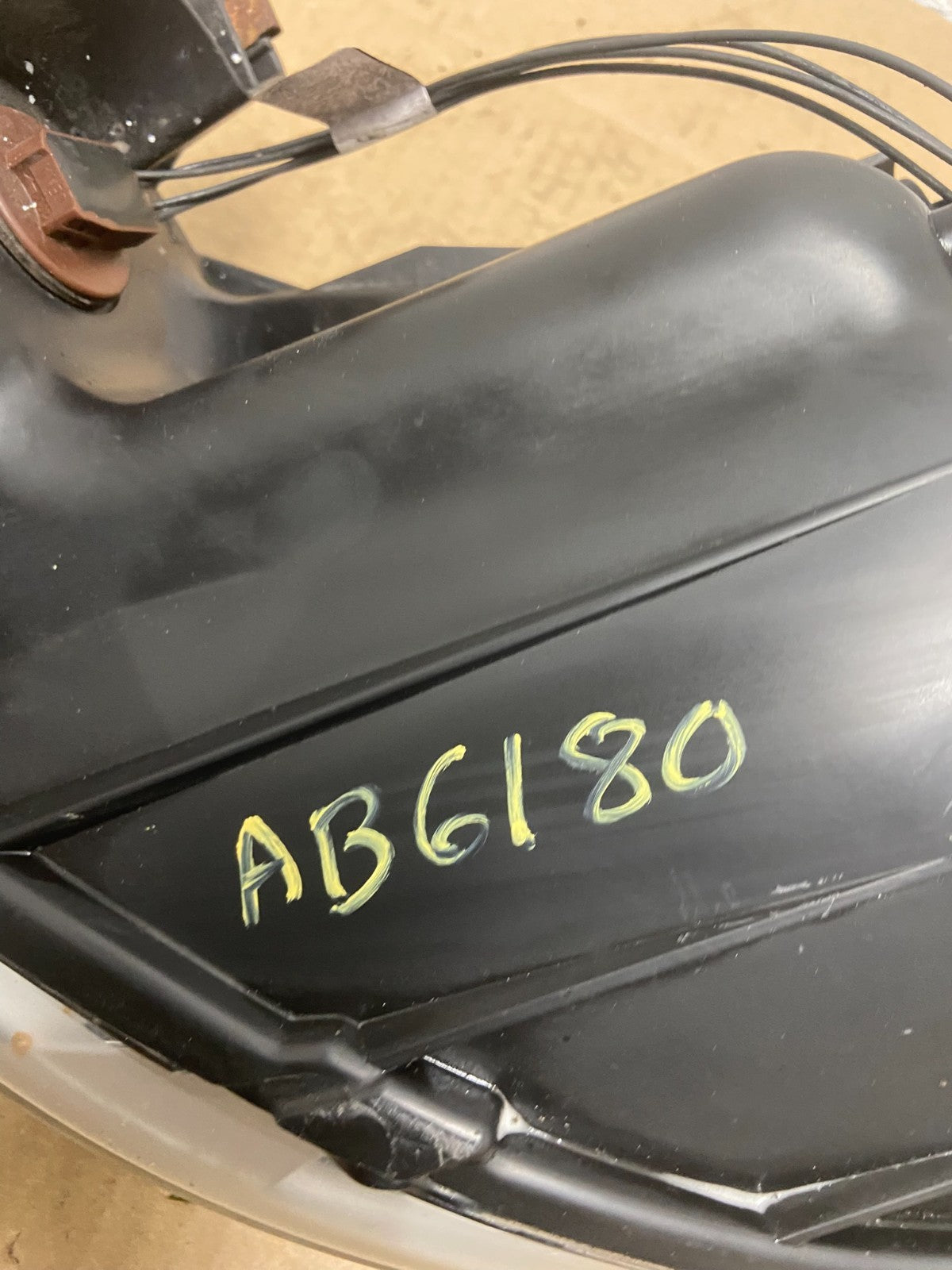 2004 2005 2006 Chrysler Sebring Right Passenger Side Halogen Headlight AB6180 DW8