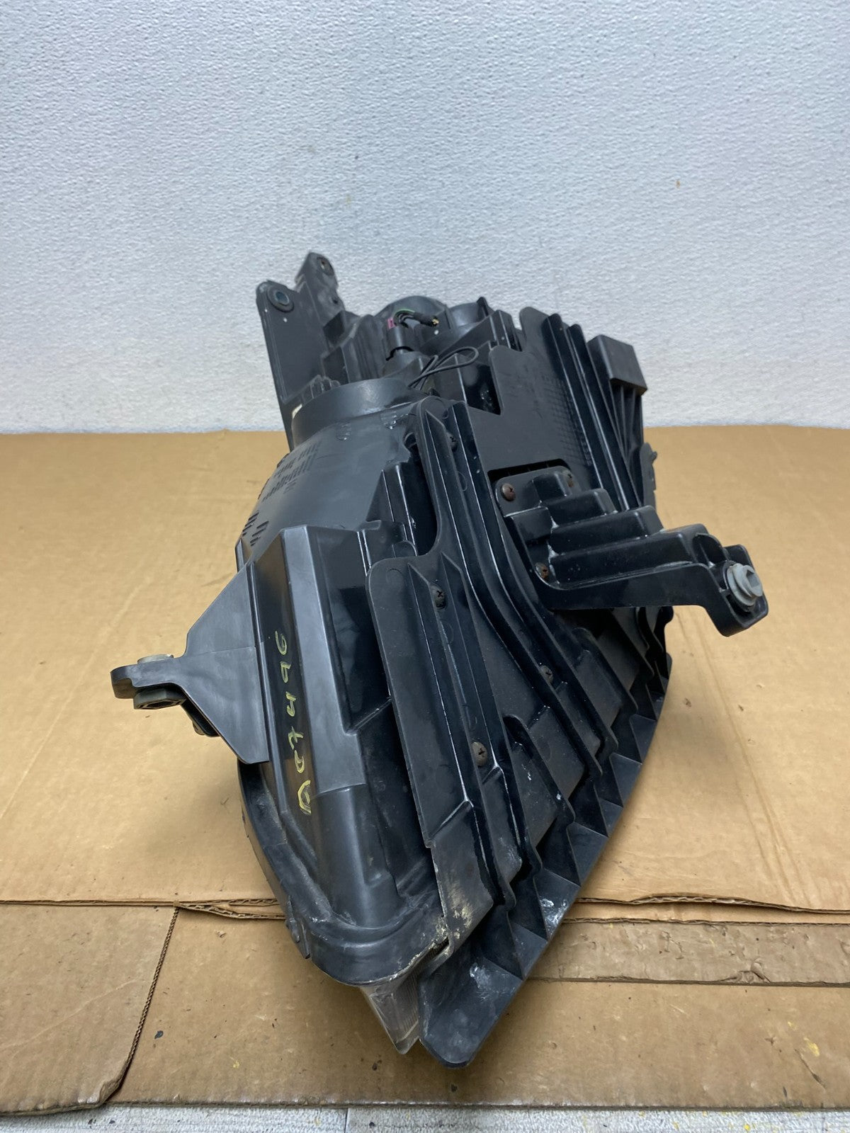 2009 to 2012 Chevrolet Traverse Right Passenger Halogen Headlight AC7496 DW9