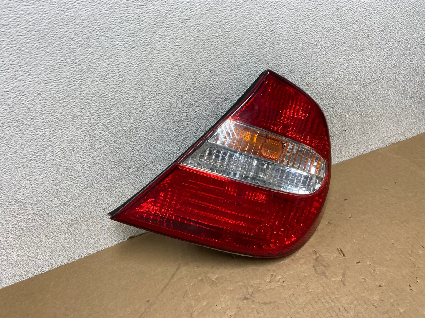 2002 2003 2004 Toyota Camry Tail Light Right Passenger Rh Side AG0501 LK2
