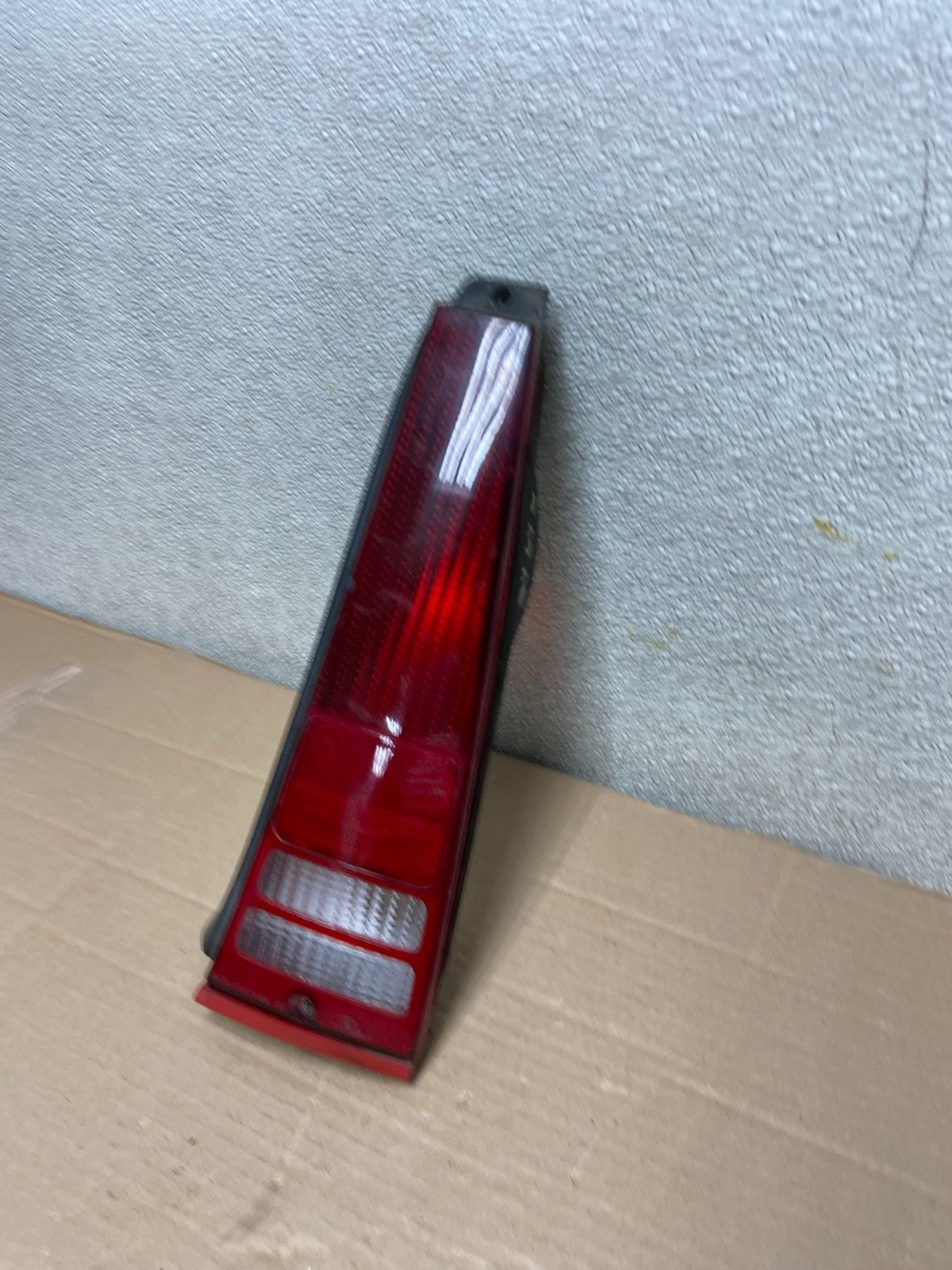 1986 - 1991 Ford Taurus Wagon Right Passenger RH Side Tail Light AA8674 LK1