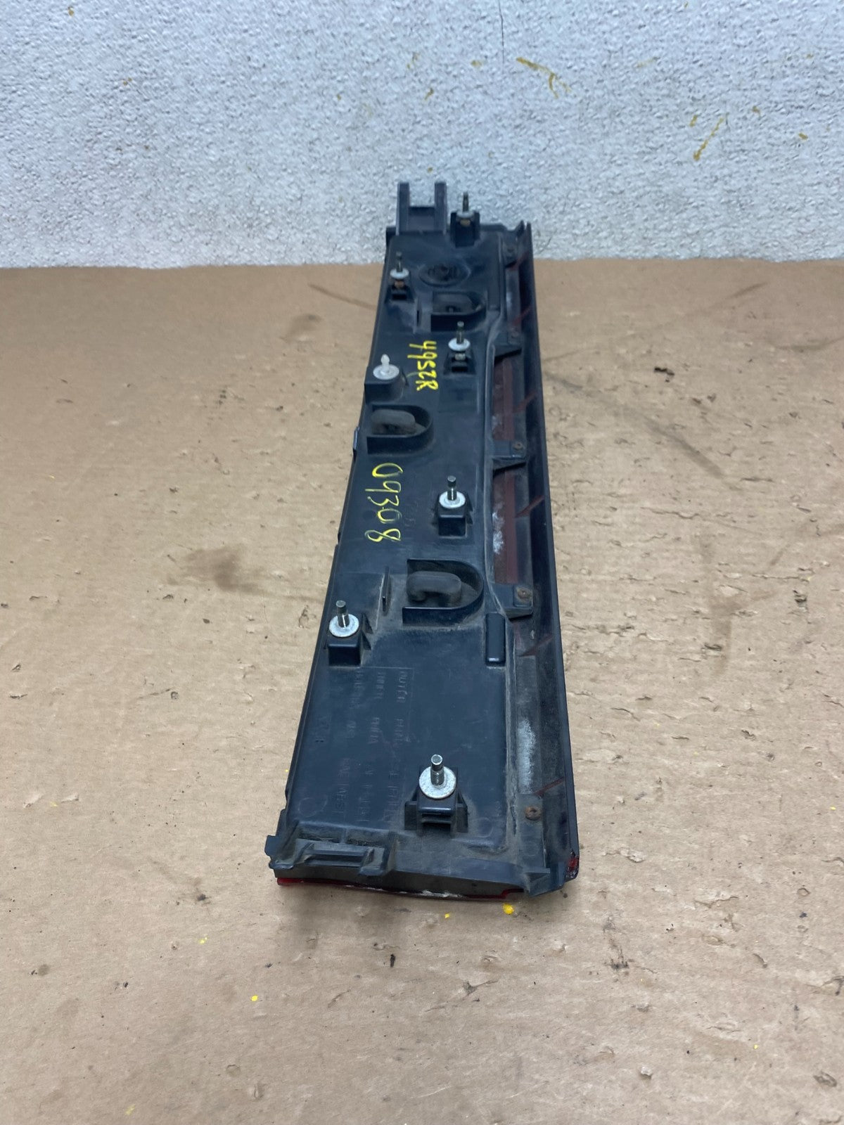 1993 to 1994 Infiniti J30 Rear Center Trunk LID Tail Light OEM O9308 DG10