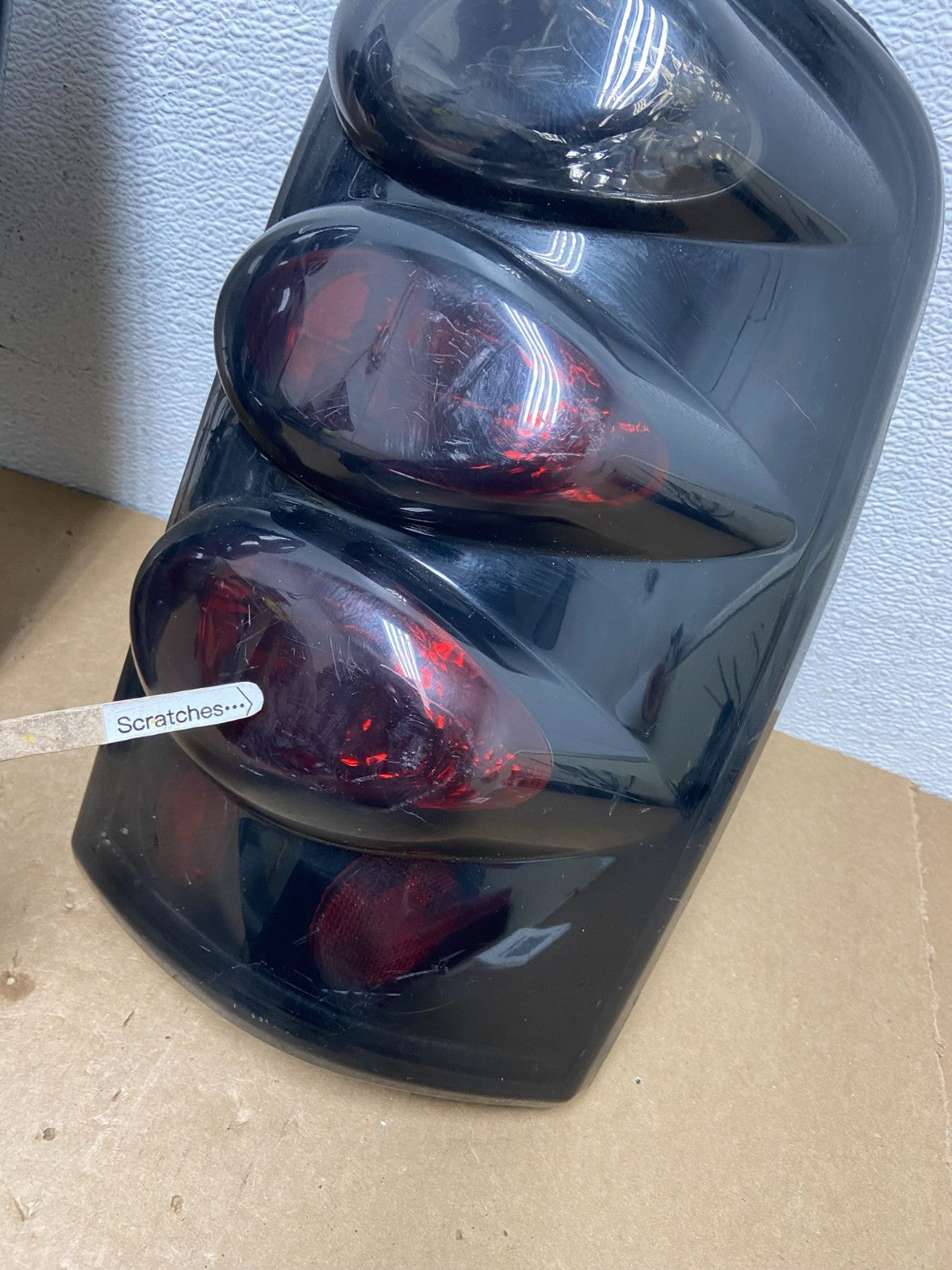 2000 to 2006 Chevrolet Suburban Tahoe Yukon Left+Right Set Tail Lights AC1319 DG4