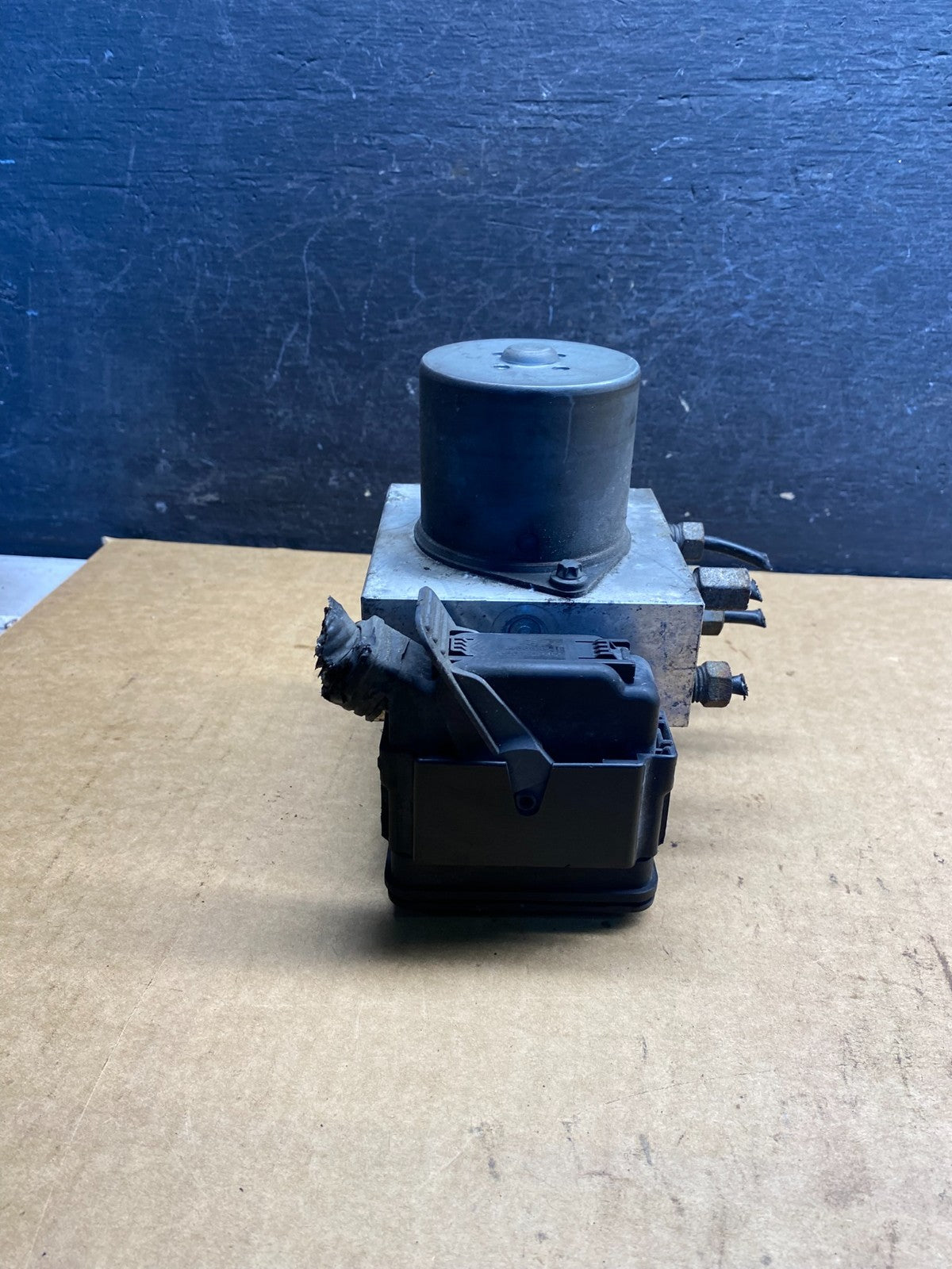2014 2015 Ford E350 E450 Van ABS Anti Lock Brake Pump Module AH7225 DG5