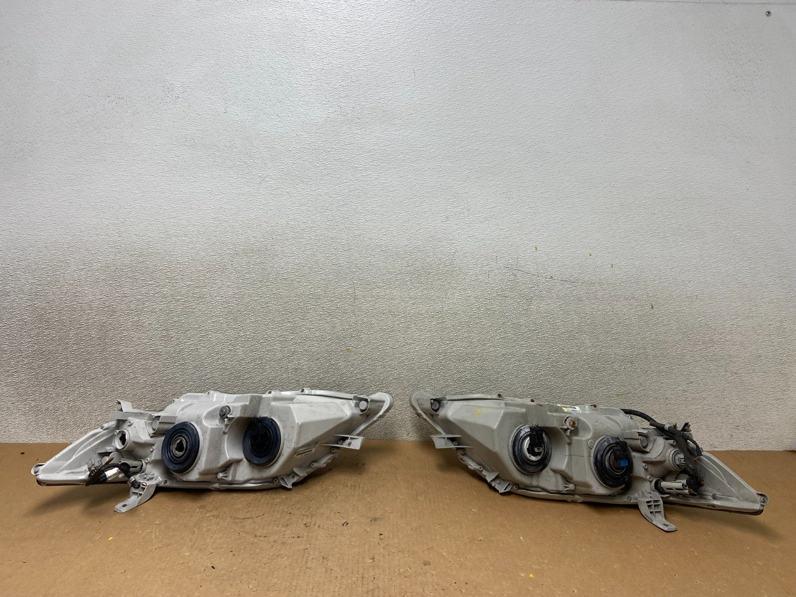 2010 - 2011 Toyota Camry Left Driver LH Halogen Headlight Z7751 PS9