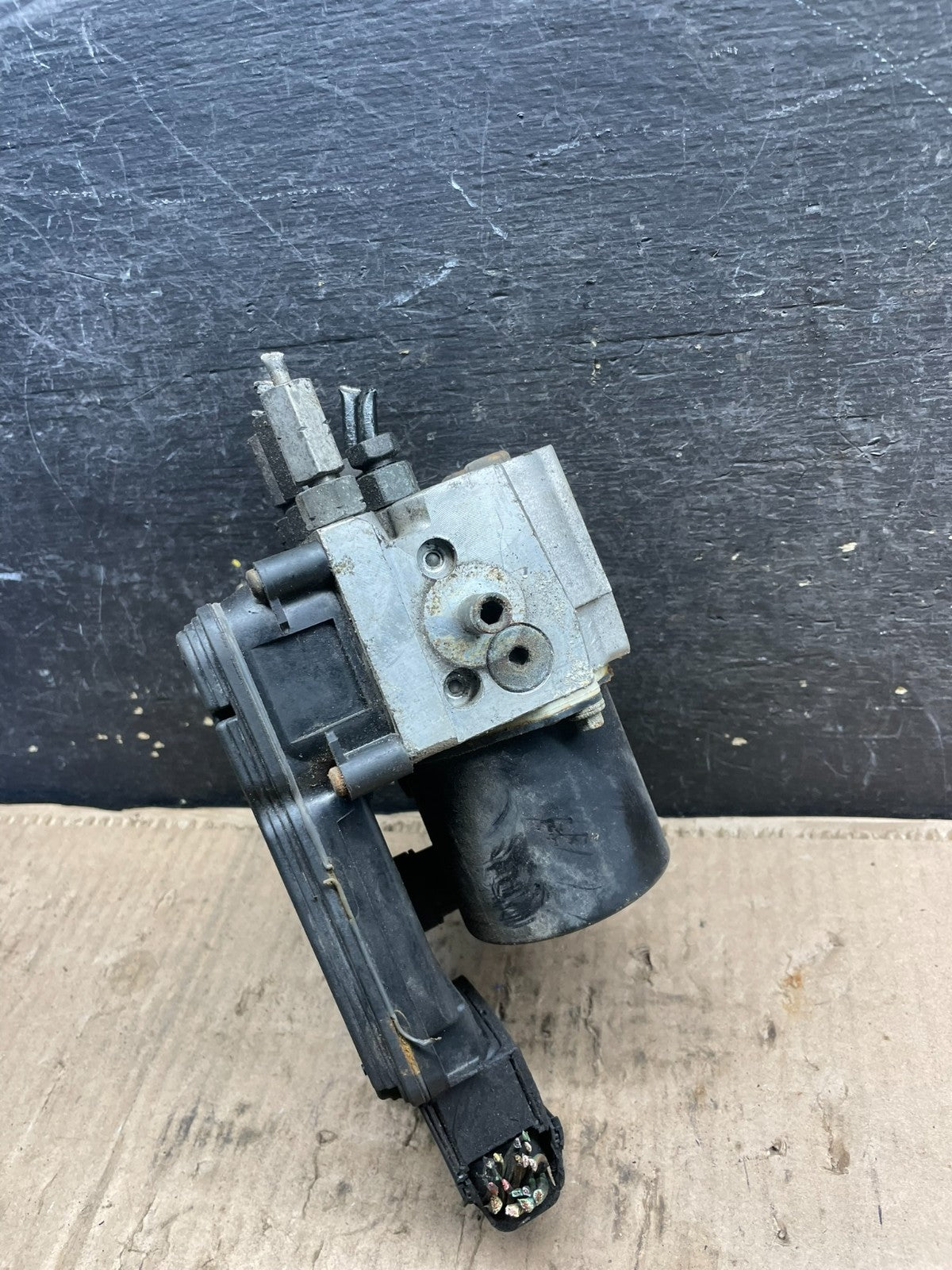 2003 2007 Ford E250 E350 Anti-Lock ABS Antilock Brake Pump T7108 DG1