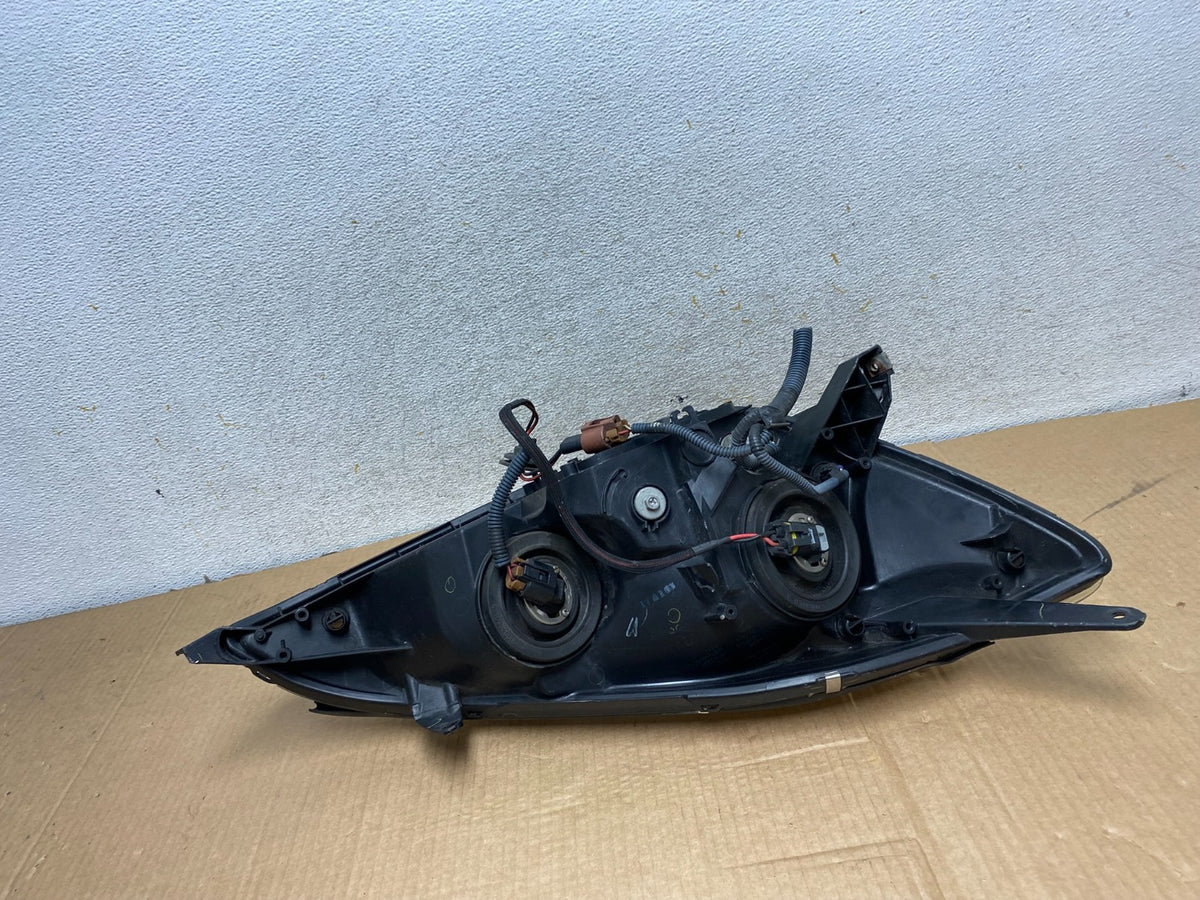 2004-2005 Toyota Sienna Left Driver LH Side Halogen Headlight AI6893 DW5