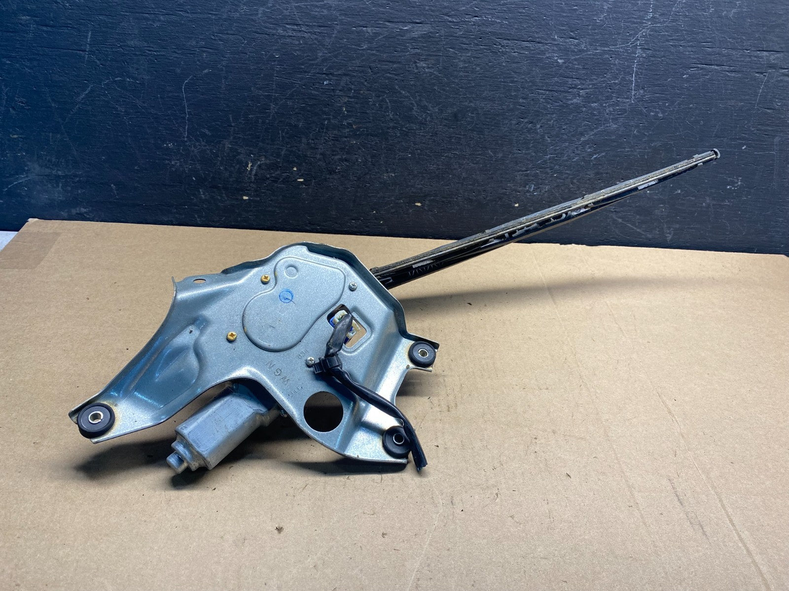 2010 to 2014 Subaru Outback Rear Windshield Wiper Motor AE73895
