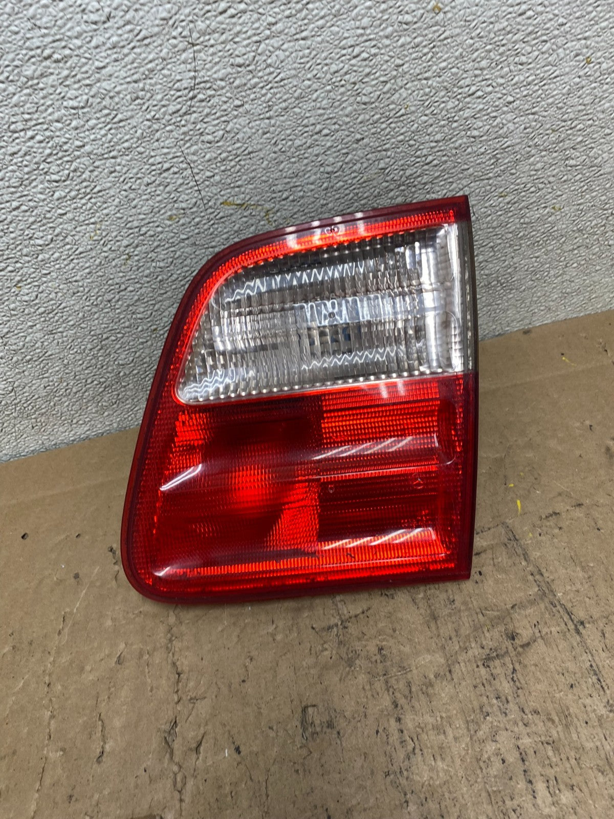 2000-2002 Mercedes-Benz E-Class E320 Wagon Right Passenge Inner Tail Light S15950