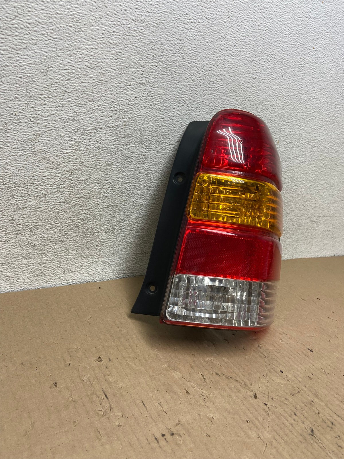 2001 to 2007 Ford Escape Right Passenger RH Side Tail Light AG7981 LK1