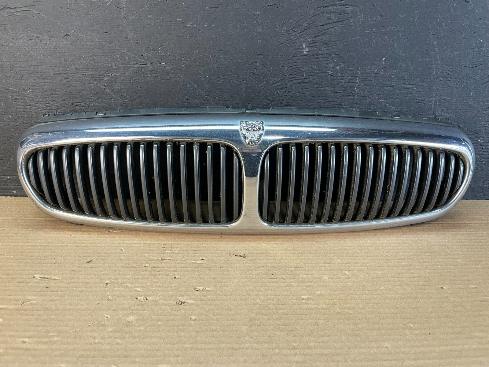 2002 to 2008 Jaguar X-Type Front Upper Grille Grill AF3325 DG0