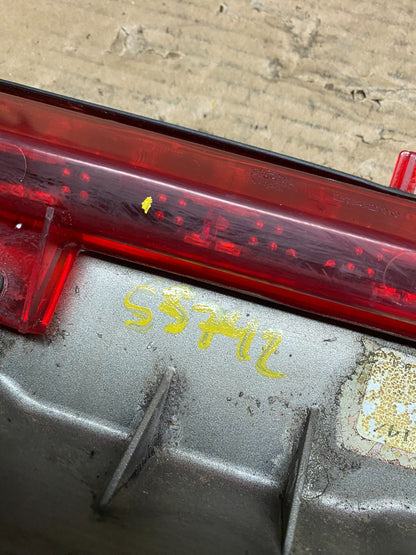 2001 to 2004 Cadillac Seville SLS Rear 3rd Break Light LID Mounted S5742 DG14
