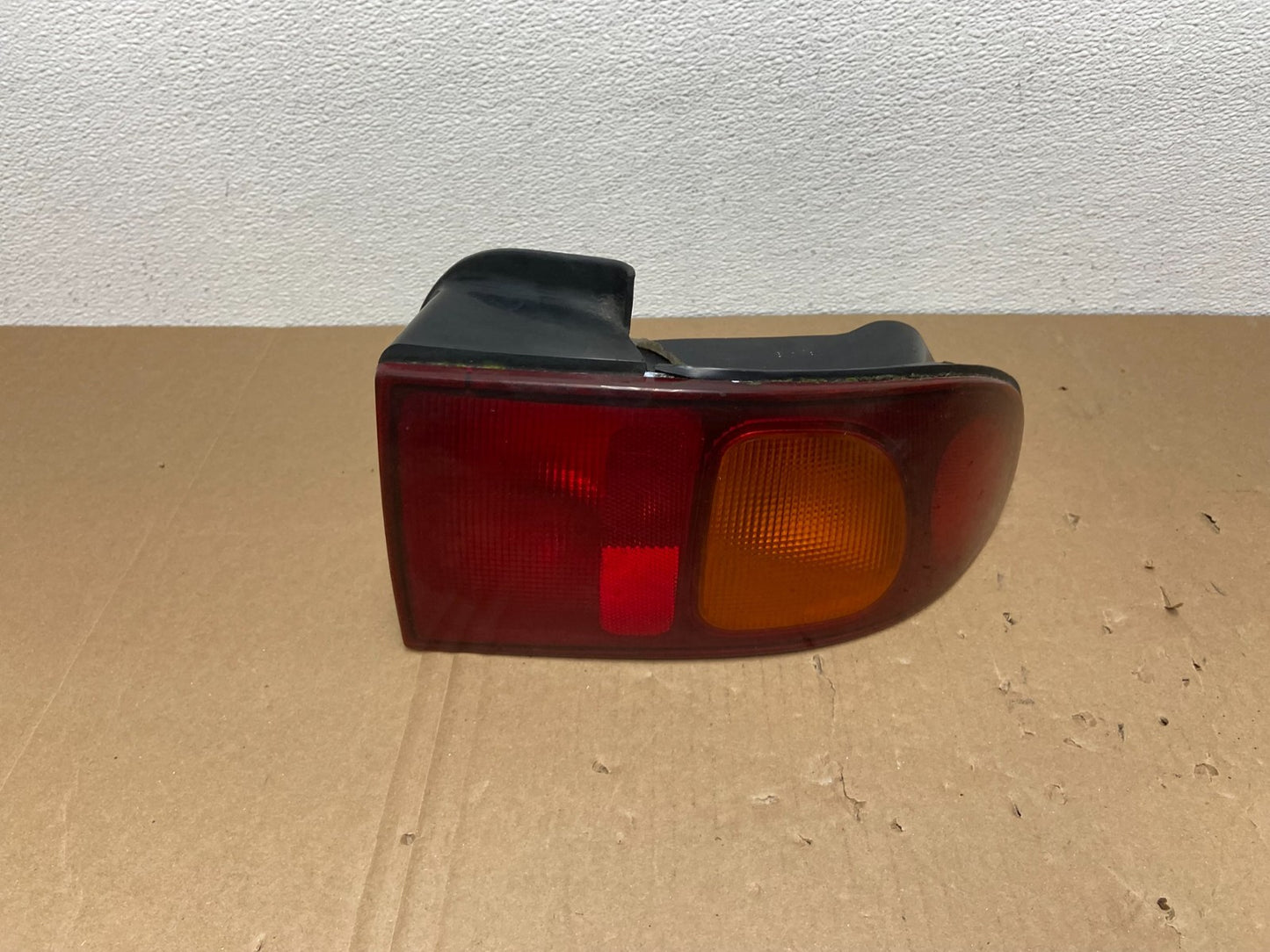 1994 to 1997 Acura Integra Right Passenger RH  Side Tail light ab6795 DG0