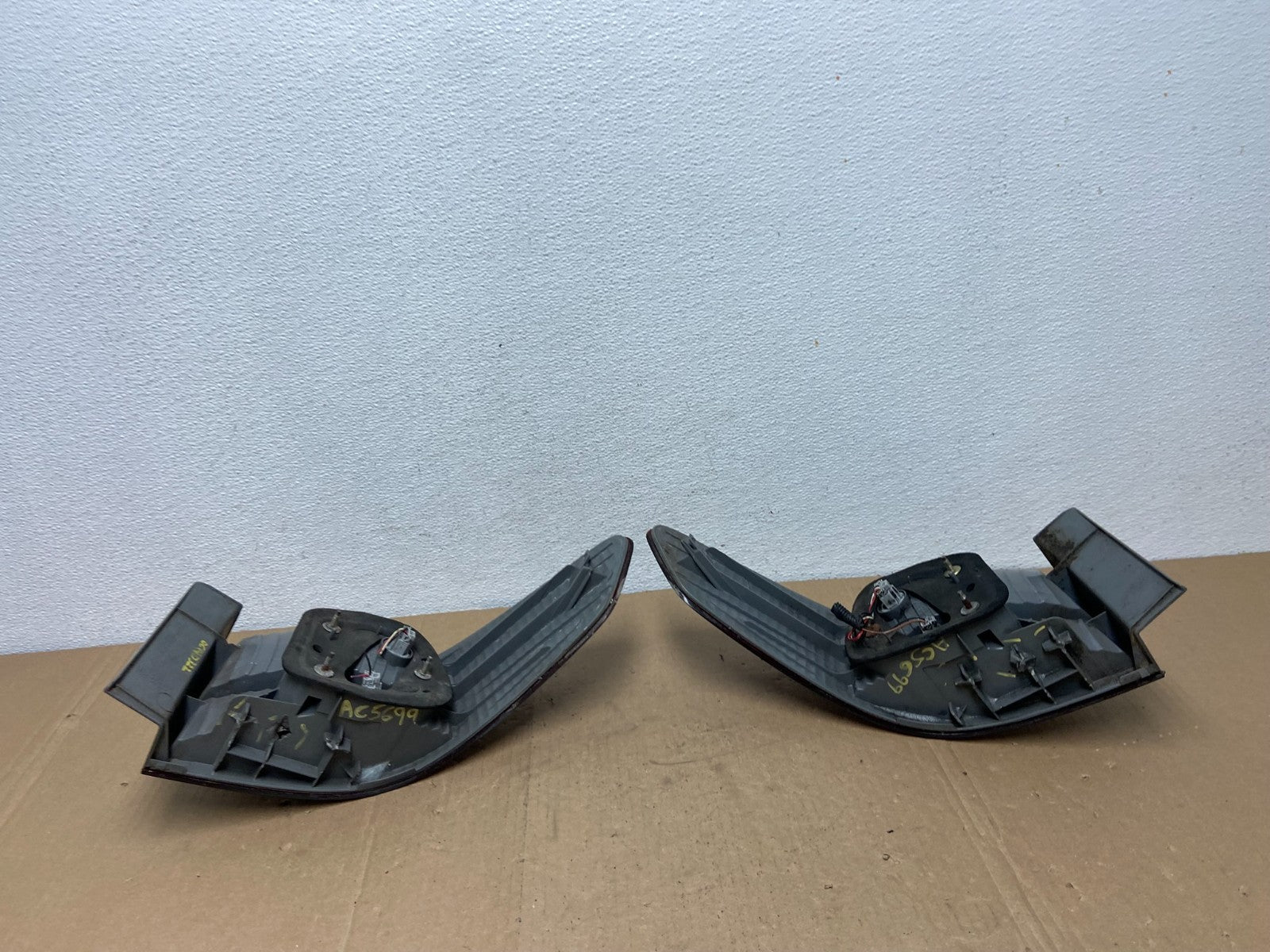 2005 Honda Accord Left+Right Side Tail Lights AC5699 DW8