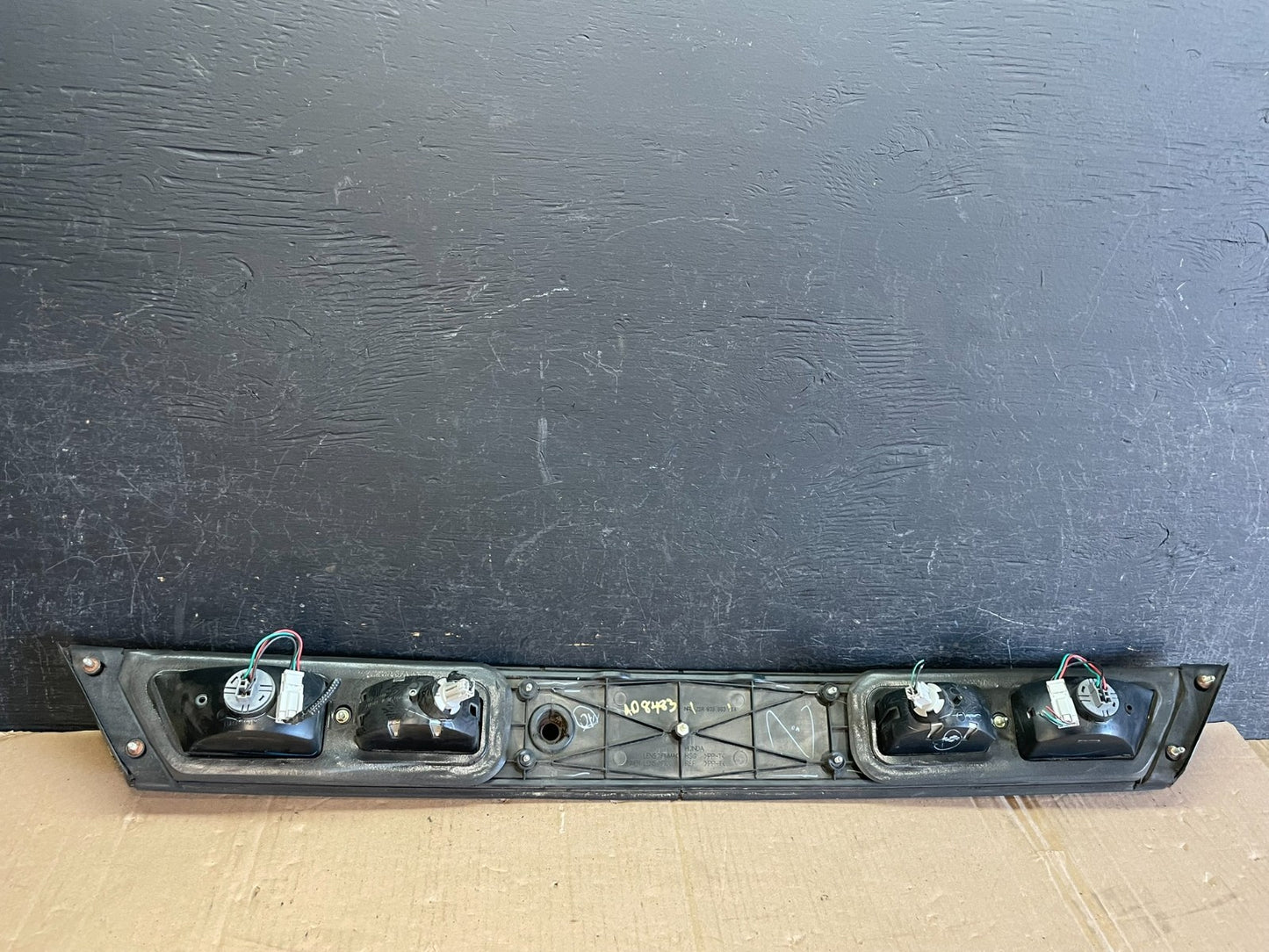 1998-2002 Honda Accord Coupe 2-Door Center Single Tail Light AD8484 DG5