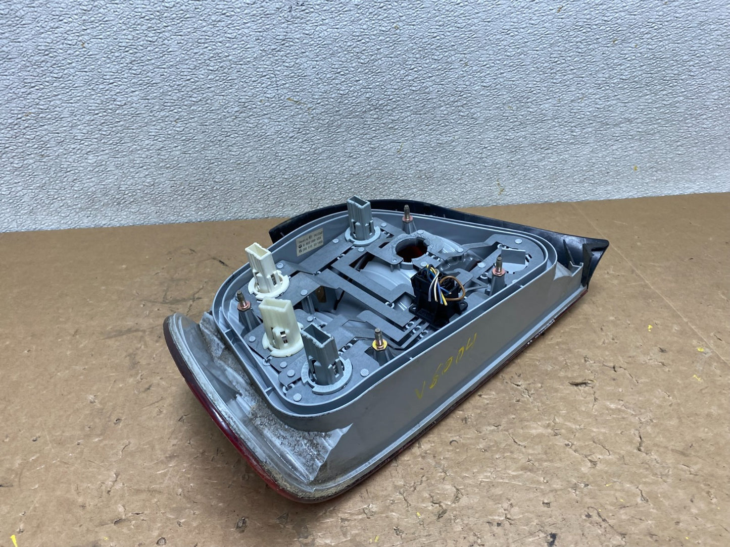 1999 to 2001 BMW E38 7-Series Right Passenger Rh Side Tail Light OEM V6004 DW7