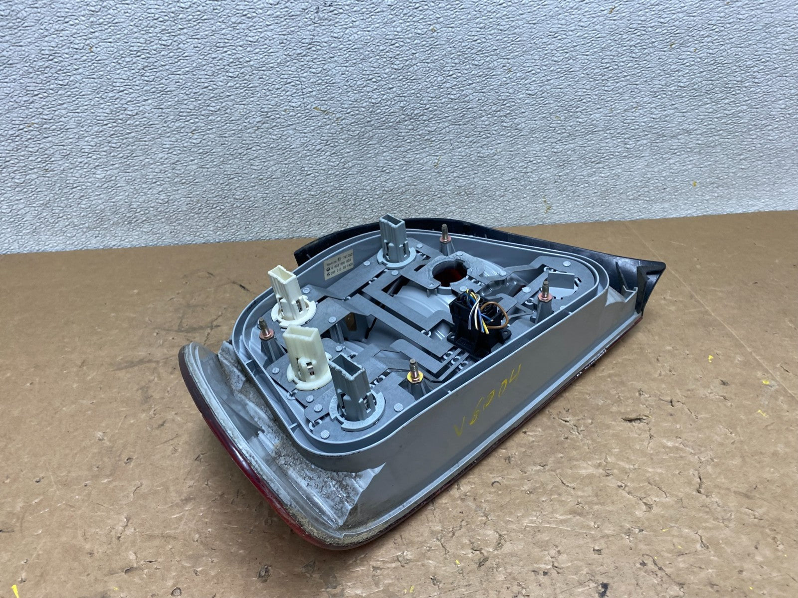 1999 to 2001 BMW E38 7-Series Right Passenger Rh Side Tail Light OEM V6004 DW7