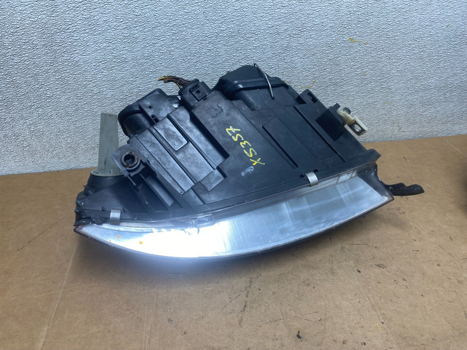 2002 to 2004 Audi A6 Left Driver LH Side Halogen Headlight OEM X5357 DW8
