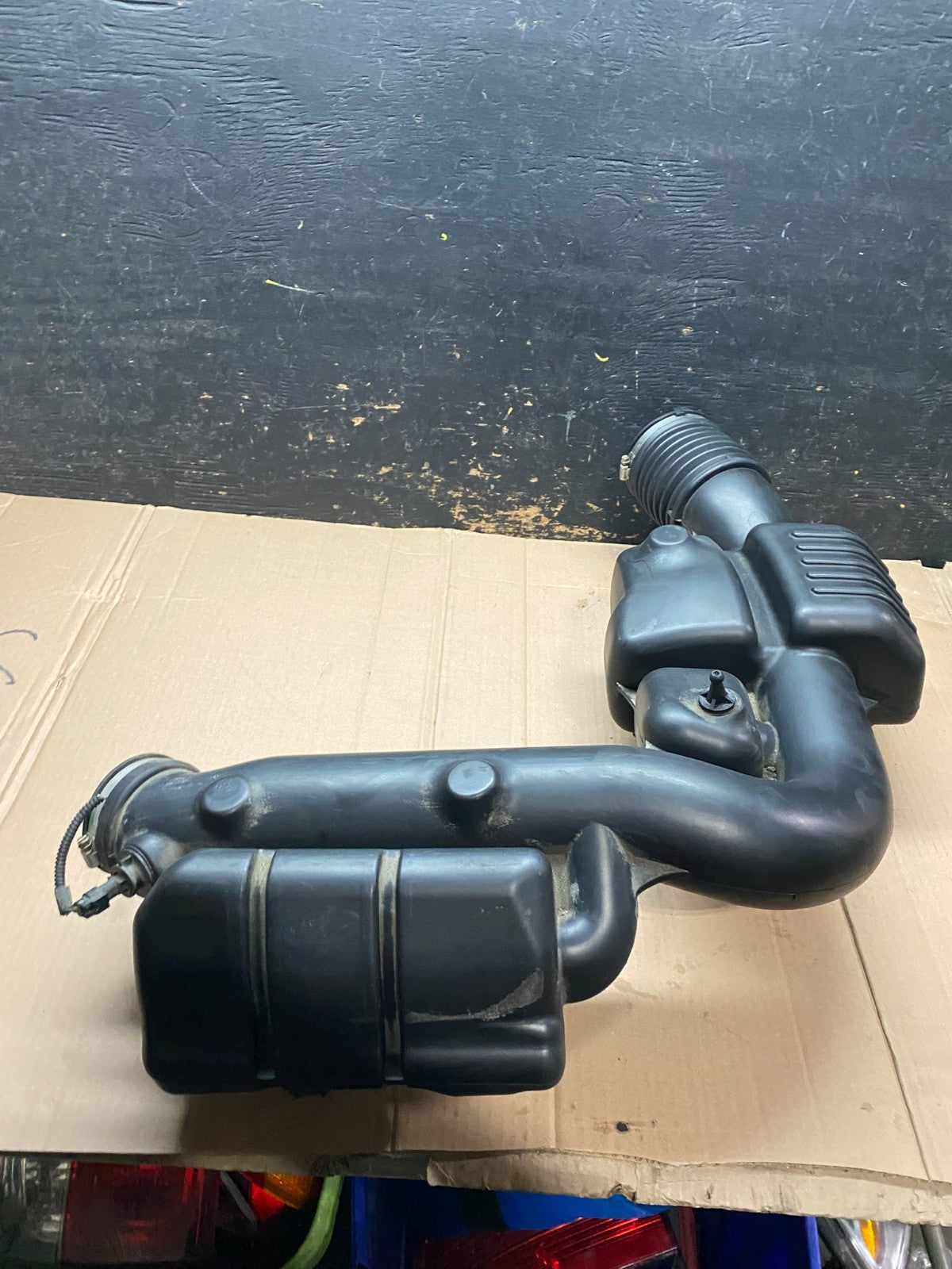 2011 - 2013 Dodge Durango 3.6L Resonator Air Intake Tube OEM  v9742 DG2