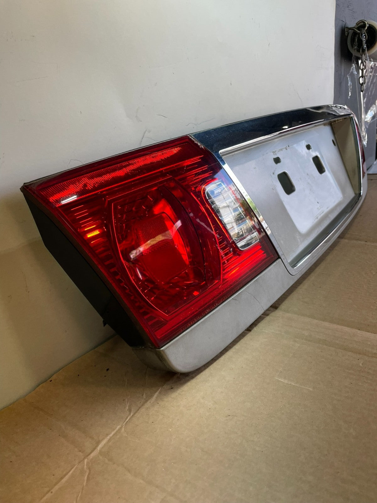 2003 to 2006 Kia Optima Rear License Plate Center Tail Light Panel AG3120 DG2