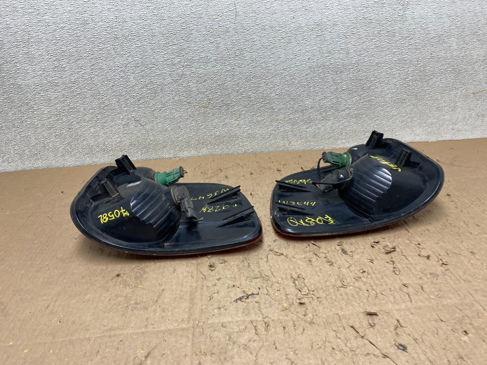 1997 to 1999 Ford F150 F-150 Left+Right Side Tail Lights Oem W3644 DW8