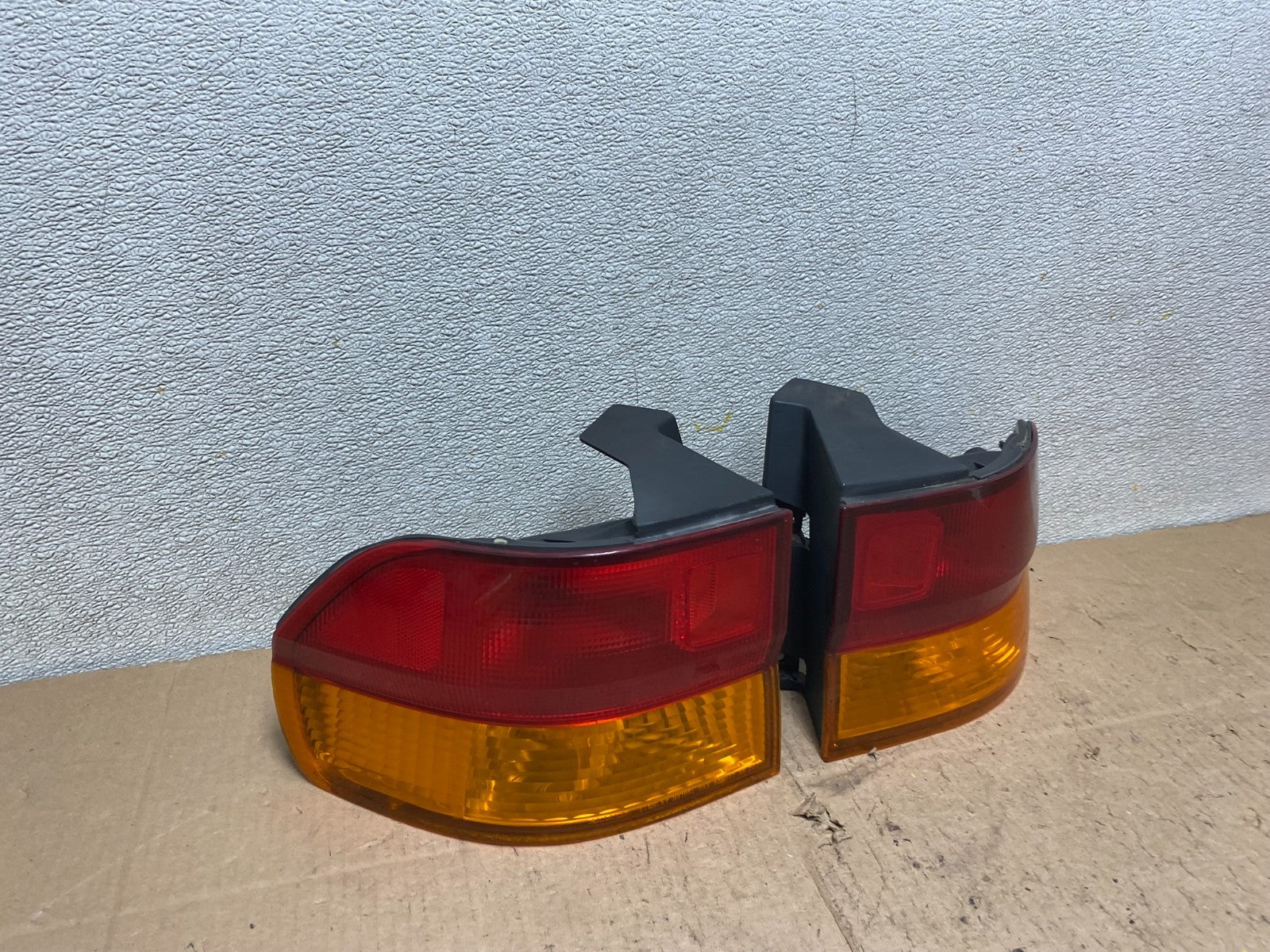 2002 2003 2004 Honda Odyssey Left+Right Side Tail Lights W2682 DW2