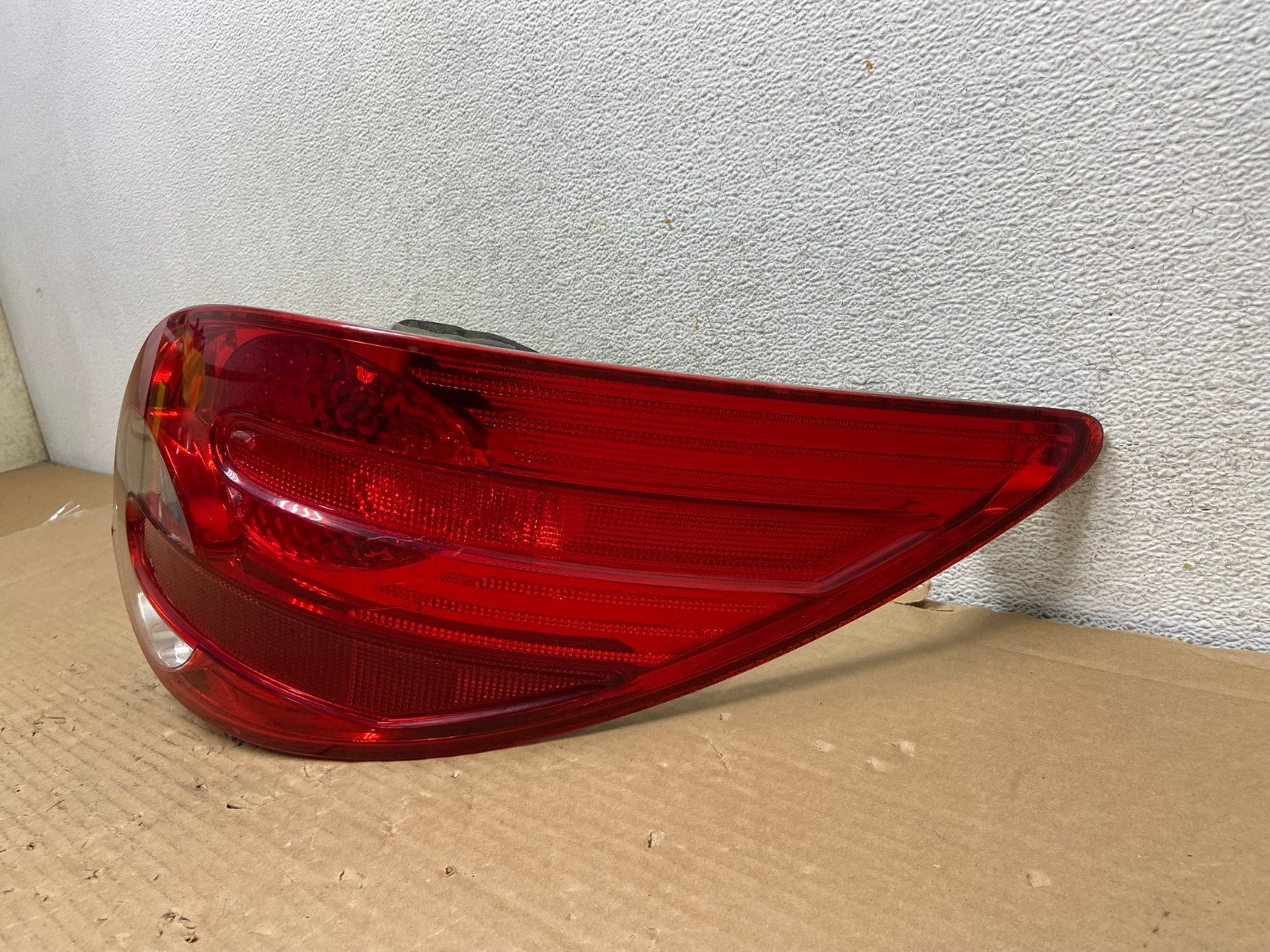 2006 - 2010 Mercedes W251 R-CLASS Right Passenger RH Side Tail Light AG9262 LK2