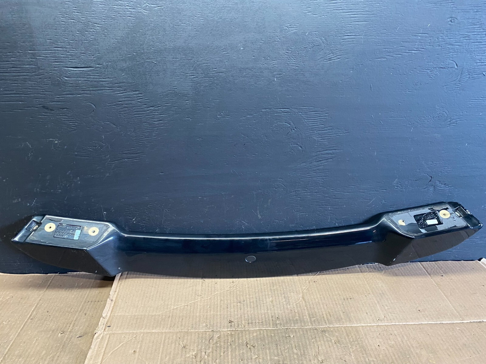 2008 to 2014 Land Rover LR2 Rear Trunk Tail Light Lift Gate Spoiler D9290 DG15