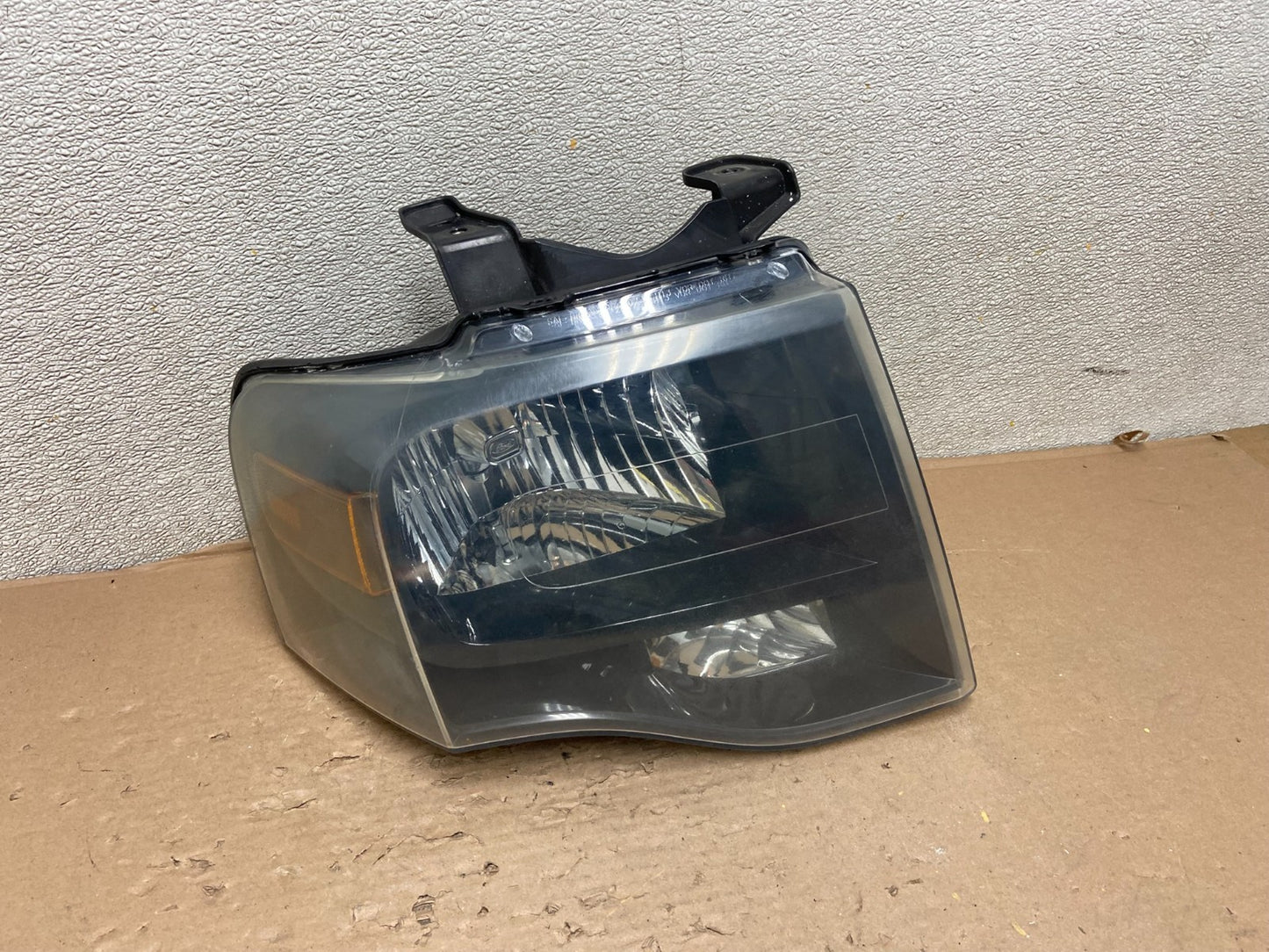 2007 to 2014 Ford Expedition Right Passenger RH side Headlight Halogen AB0839 DW0