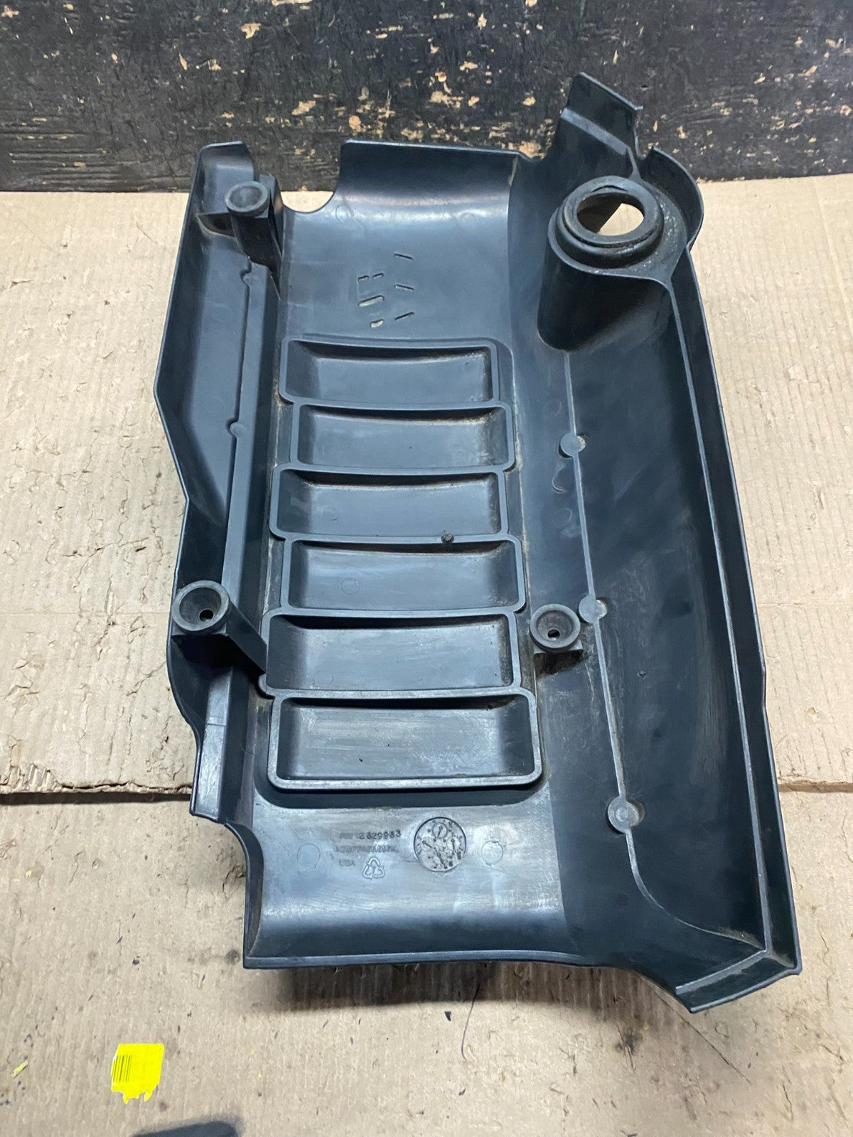 2007 to 2008 GMC Acadia 3.6L VVT Engine Cover Shield OEM x8179 DG7