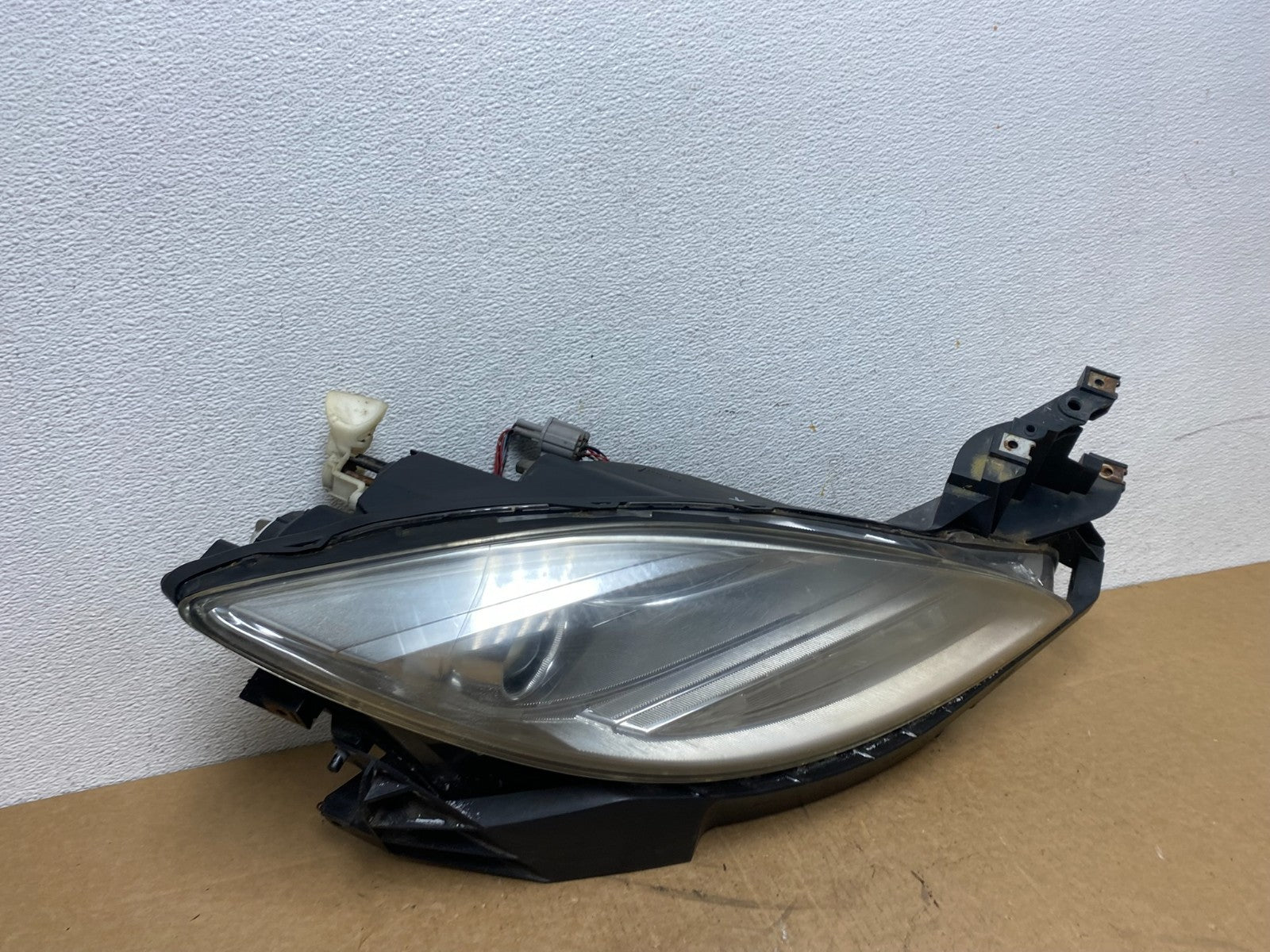 2009-2010 Mazda 6 Right Passenger Side Halogen Headlight AD6076 DW2