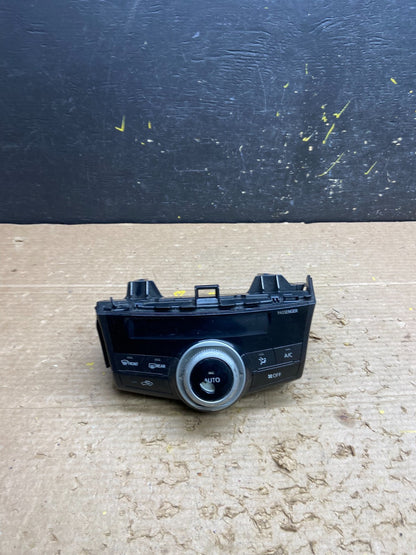 2012 2014 Toyota Prius V Climate Heater A/C AC Control Panel  Oem W3436 DG0
