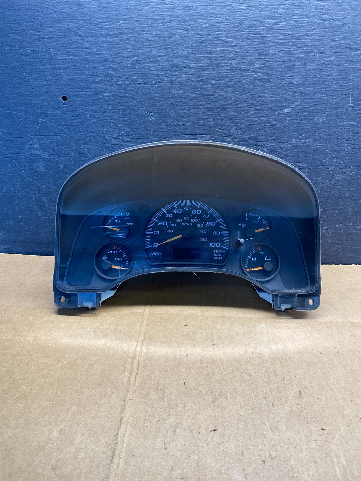 2004 to 2007 Chevrolet Express Speedometer Cluster Gauge AD3685 DG0