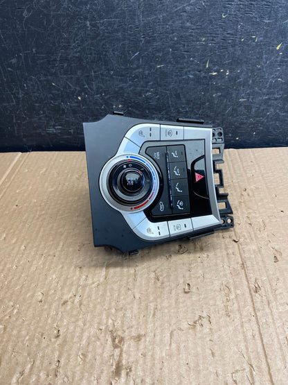 2011 - 2013 Hyundai Elantra Center Heater A/C AC Climate Control Panel AF6469 DW2