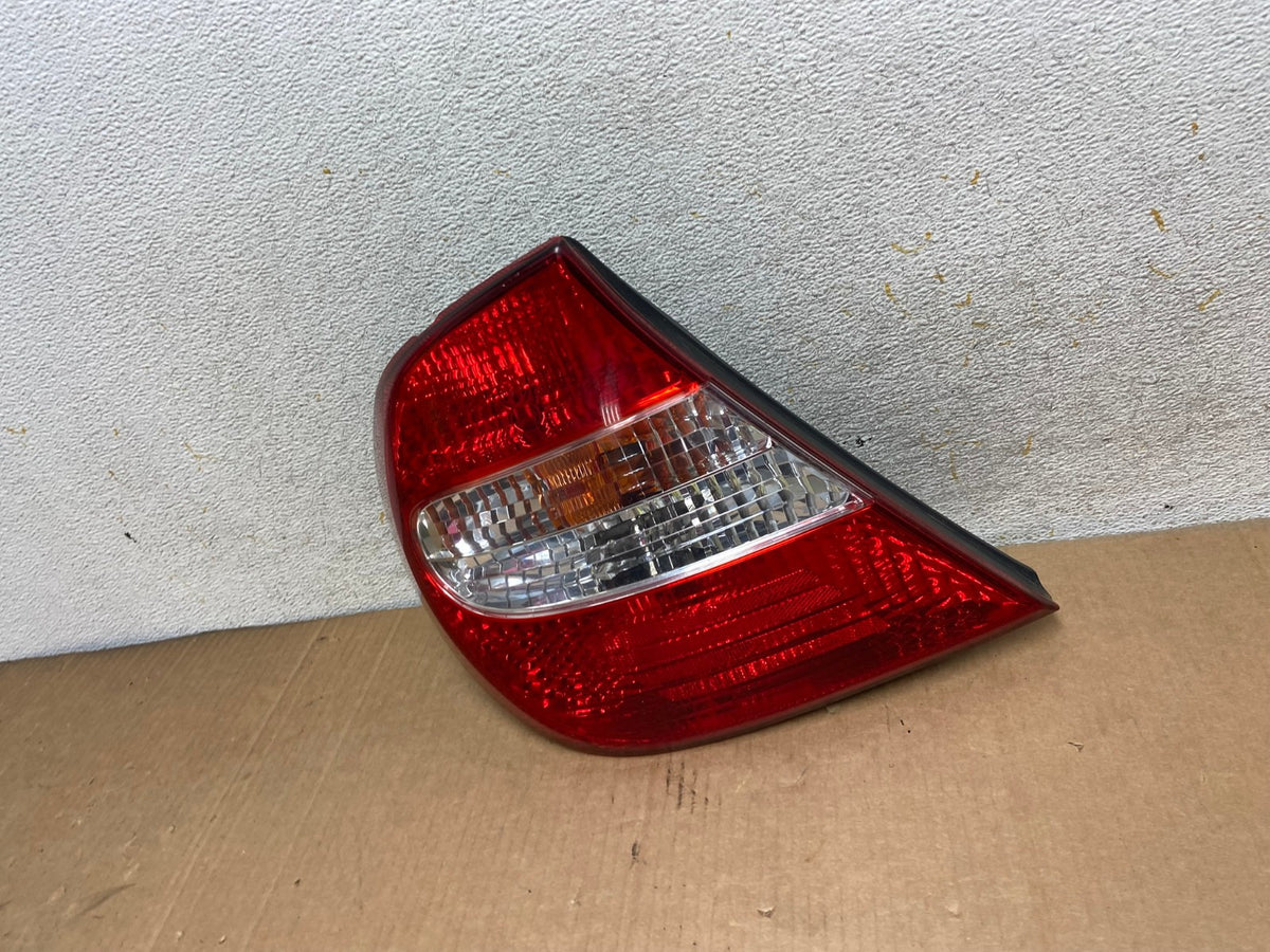 2002 2003 2004 Toyota Camry Left Driver LH Side Tail Light AI8410 LK1